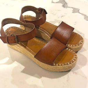 LOW WEDGE PLATFORM SANDAL 🤎